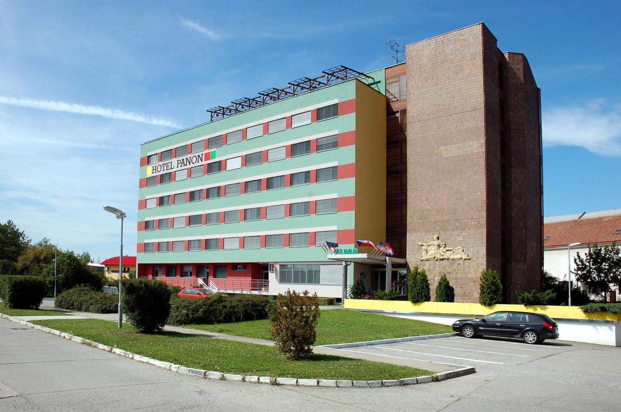 Hotel Panon Hodonín Екстериор снимка